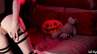 JadeSkye bitch drummed with glass dick