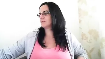 lauraxxxl wet nipples