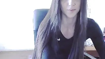 lady gorgeous chick fucks cunt with phallus