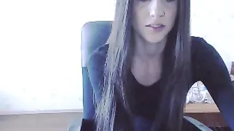 lady gorgeous chick fucks cunt with phallus