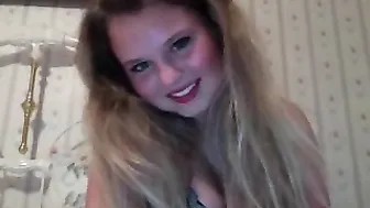 lizzyxoxo jerking on a chair