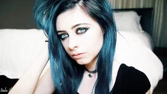 JadeSkye Black-haired female