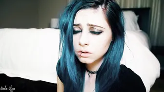 JadeSkye Black-haired female