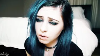 JadeSkye Black-haired female