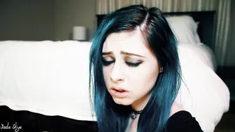 JadeSkye Black-haired female