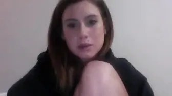 Chloe Lamb nude bitch dancing on the bed