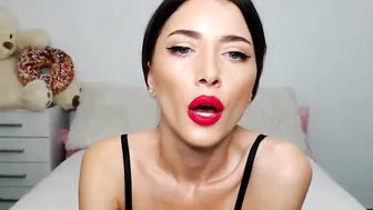 bonnbon__ hot chick twirls big booty