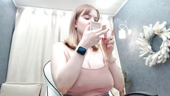 blondiebetsy gorgeous teen showing off natural boobs