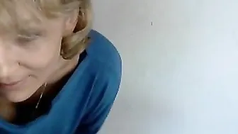 elaizza crazy babe fucks herself with sex toy