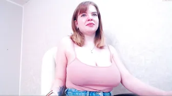 blondiebetsy cute young lady puts on big tits