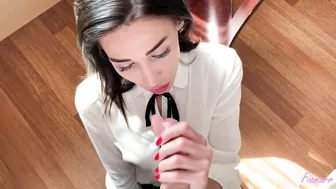 Fiamurr   juicy slut fucks pussy with phallus
