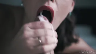 MikeJessCB busty blonde hot jerks off her cunt