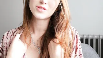 H?l?a Fauvel openwork bitch shows big tits