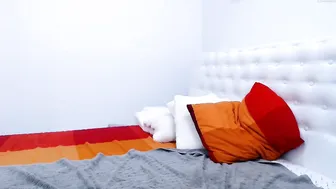 daisyd charming slut fucks both holes