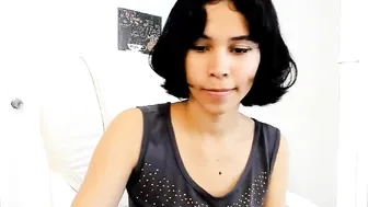 dairadairy teen slut gently jerks her pussy