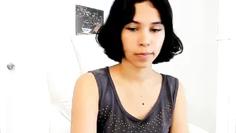 dairadairy teen slut gently jerks her pussy