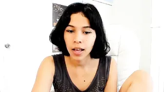 dairadairy teen slut gently jerks her pussy