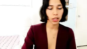 dairadairy cute blonde girl got herself a finger on the couch