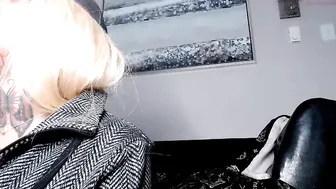 creamyexotica pretty lady gently masturbates cunt
