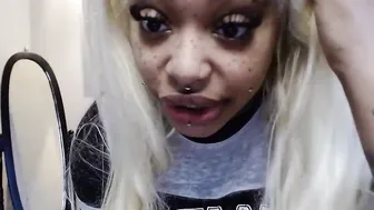 creamyexotica juicy babe fucks her shaved pussy