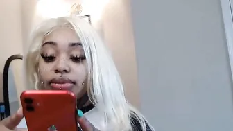 creamyexotica juicy babe fucks her shaved pussy