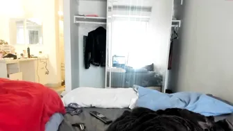 dakota_lynn chick fucks herself with a big rubber dildo