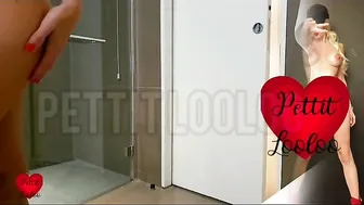 Pettit Looloo   shrew harlot fucks with a vibrator