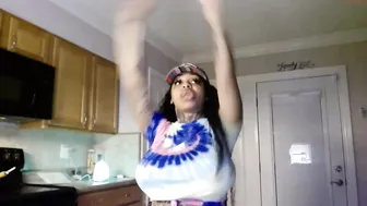 creamyexotica busty  girl  fingering her pussy with a vibrator