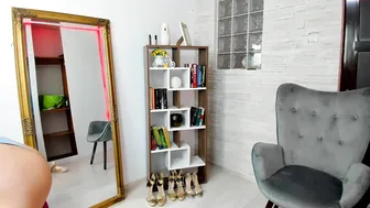 annemarie1996 slutty slut masturbates shaved pussy