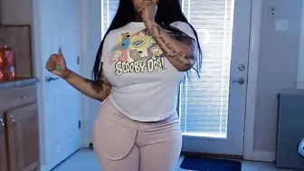 creamyexotica delightful beauty fucks a shaved vagina