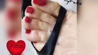 Pettit Looloo   Lush redhead