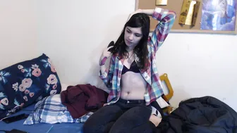 annabelle bestia the charming slut fucks her pussy with a phallus