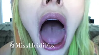 heidifox  fingering her pussy