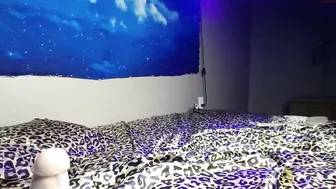 dreamfuck420 hot chick fucks shaved pussy