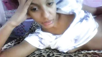 dreamfuck420 cute slut jerks her pussy on people