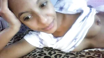 dreamfuck420 cute slut jerks her pussy on people