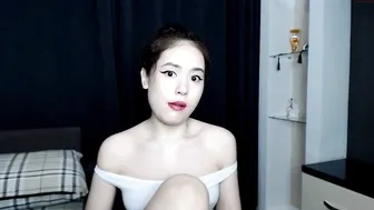 aynakio mature skin fucks itself with a phallus