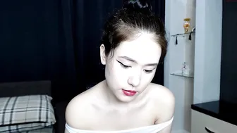 aynakio mature skin fucks itself with a phallus