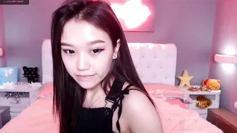 elcinkayi playing with her big tits