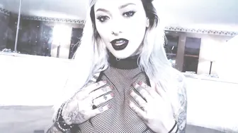 heidifox  crazy passion masturbates both holes