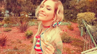 heidifox  crazy passion masturbates both holes