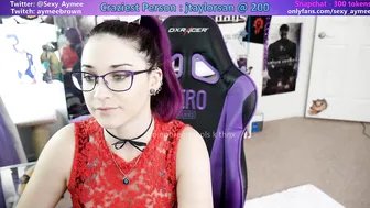 sexy_aymee mad passion gently caresses her pussy