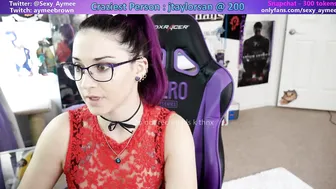 sexy_aymee mad passion gently caresses her pussy