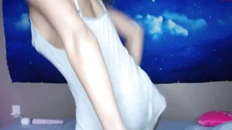 dreamfuck420 young chicks dance striptease