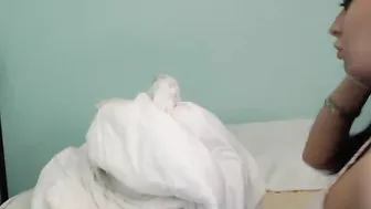 tsindicablue black-haired beauty pulls sex lips