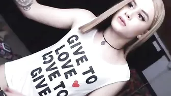 yesikvazolaa sexy babe plays with pussy