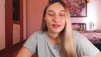 highlemonsss experienced young lady passionately fucks sex toy