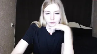 baby_frost beautiful vigorously fingering pussy