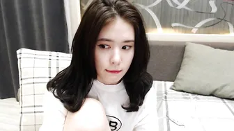 aynakio sweet girl playing with dildos