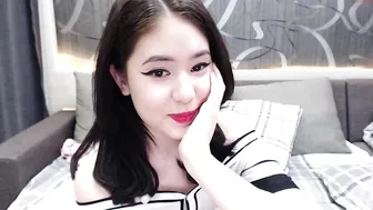 aynakio busty woman chatting in chat